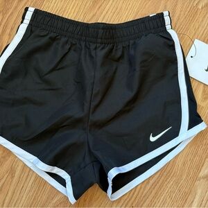Nike kids Black and White Athletic Shorts size 6x